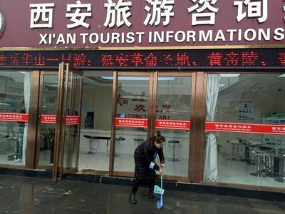 雪中坚守 西安市旅游信息咨询中心为游客做好服务